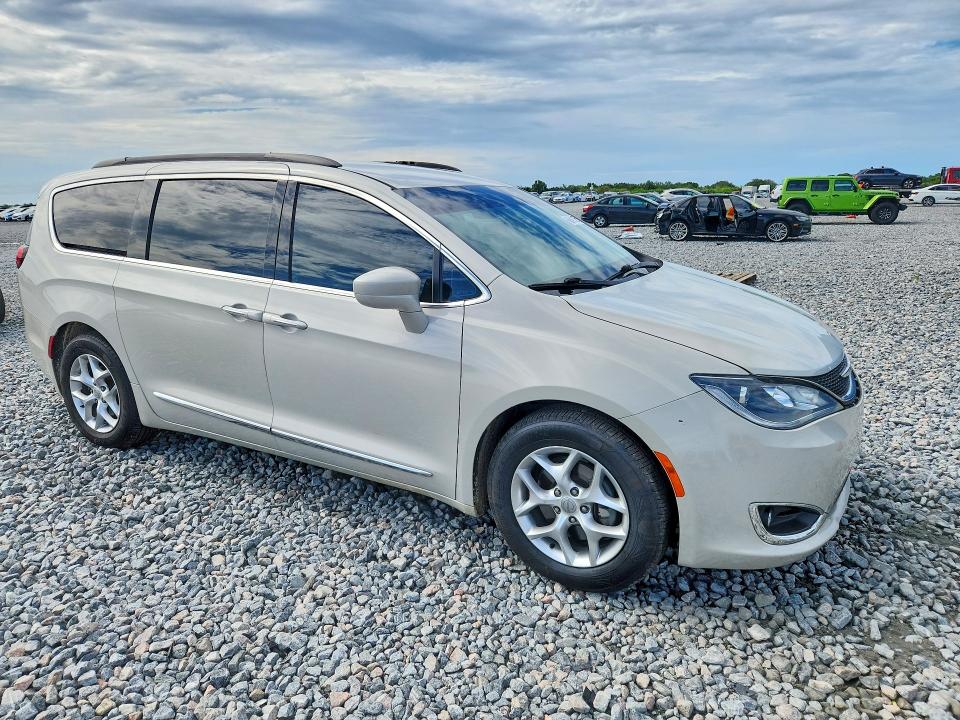 Продажа на аукционе авто 2017 Chrysler Pacifica, vin: 2C4RC1BG8HR610597, номер лота: 66949316