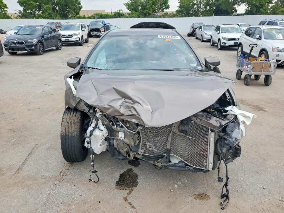 63623366 :رقم المزاد ، 5YFBURHE6JP760393 vin ، 2018 Toyota Corolla مزاد بيع