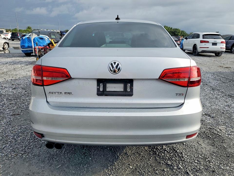 63516606 :رقم المزاد ، 3VWL07AJ7FM251601 vin ، 2015 Volkswagen Jetta مزاد بيع