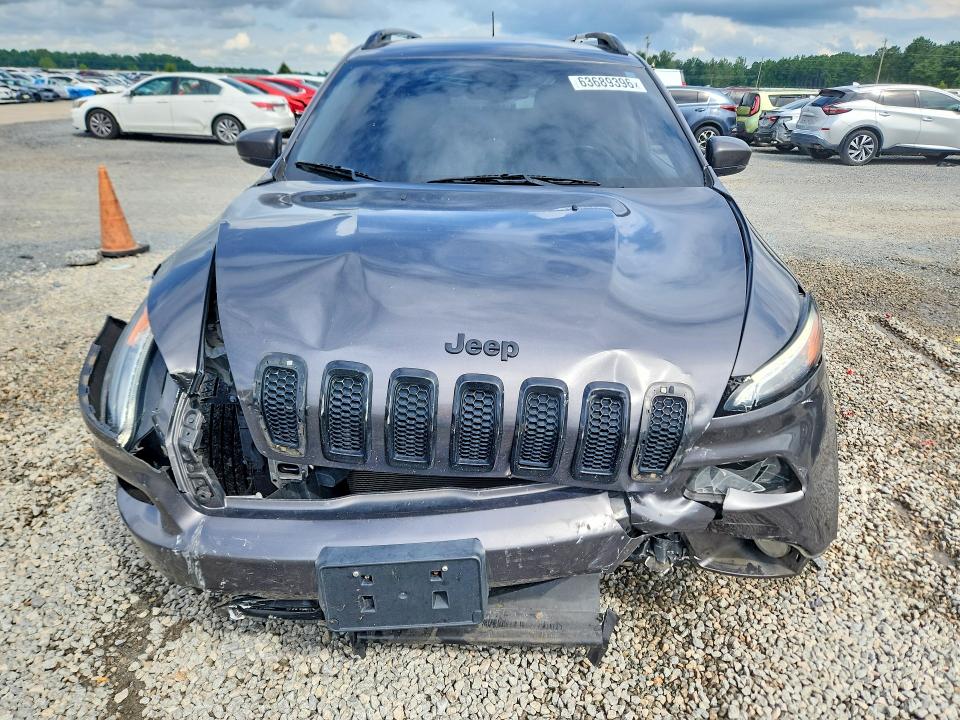 63689396 :رقم المزاد ، 1C4PJMDB5JD599180 vin ، 2018 Jeep Cherokee مزاد بيع
