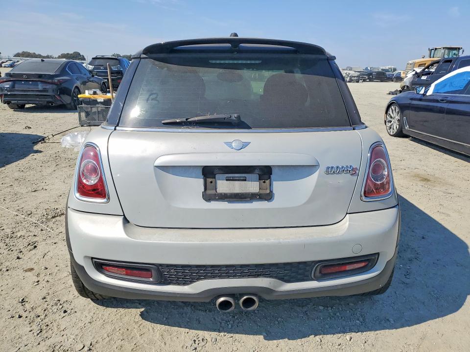 Продаж на аукціоні авто 2011 Mini Cooper, vin: WMWSV3C58BTY15306, номер лоту: 64692866