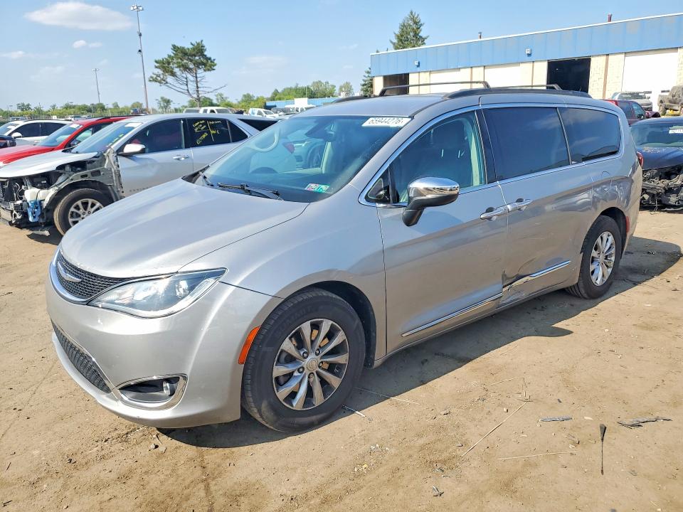 65944276 :رقم المزاد ، 2C4RC1BG3HR702961 vin ، 2017 Chrysler Pacifica مزاد بيع