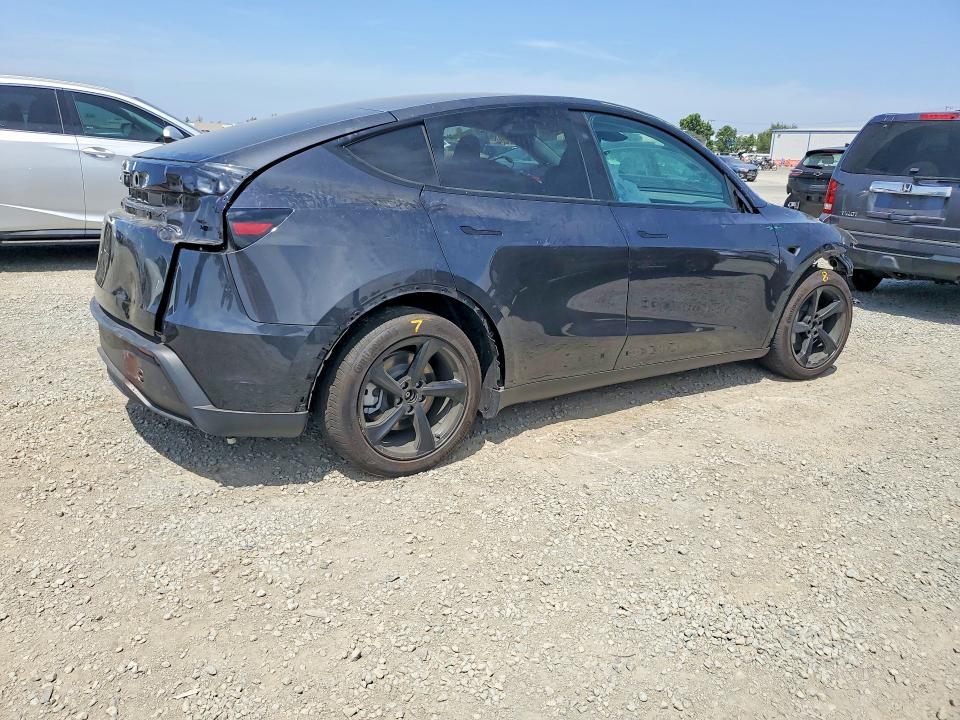 63449686 :رقم المزاد ، 7SAYGDEDXTF439491 vin ، 2026 Tesla Model Y مزاد بيع