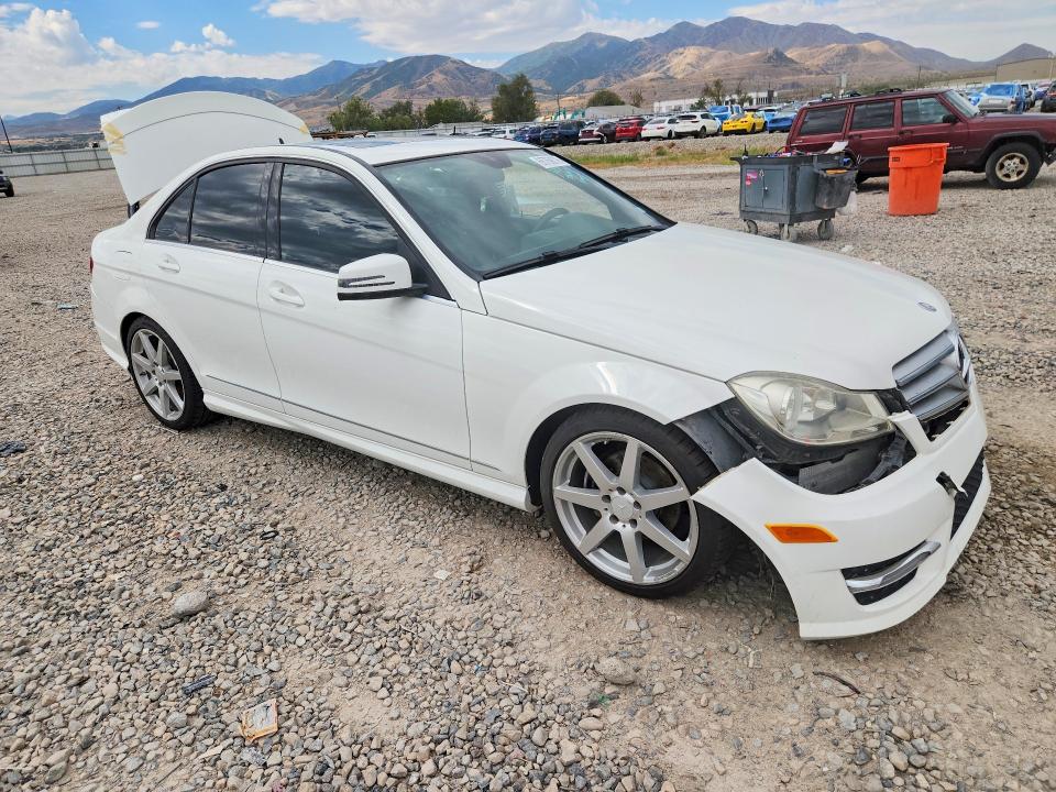 2014 Mercedes-benz C მანქანა იყიდება აუქციონზე, vin: WDDGF4HB9EA960922, აუქციონის ნომერი: 66769076