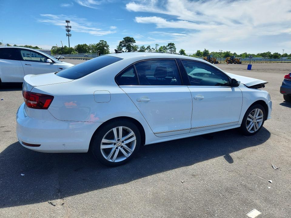 Продажа на аукционе авто 2018 Volkswagen Jetta, vin: 3VWL17AJ2JM207303, номер лота: 63647356