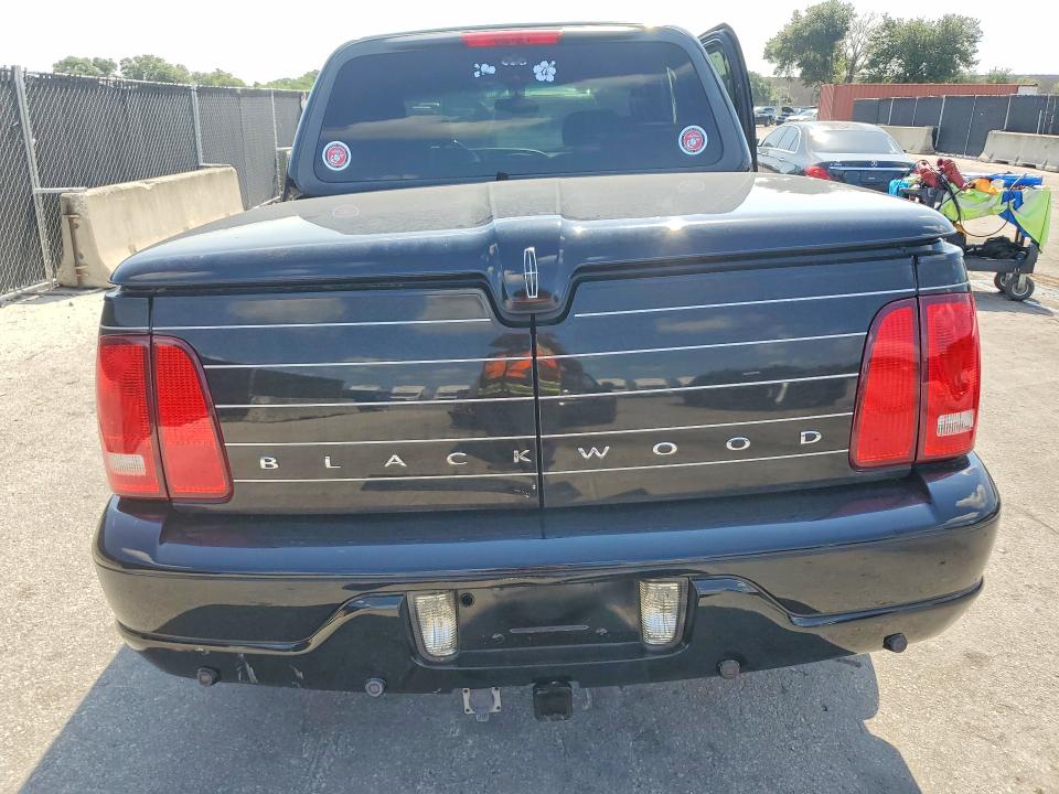 61601716 :رقم المزاد ، 5LTEW05A92KJ02813 vin ، 2002 Lincoln Blackwood مزاد بيع