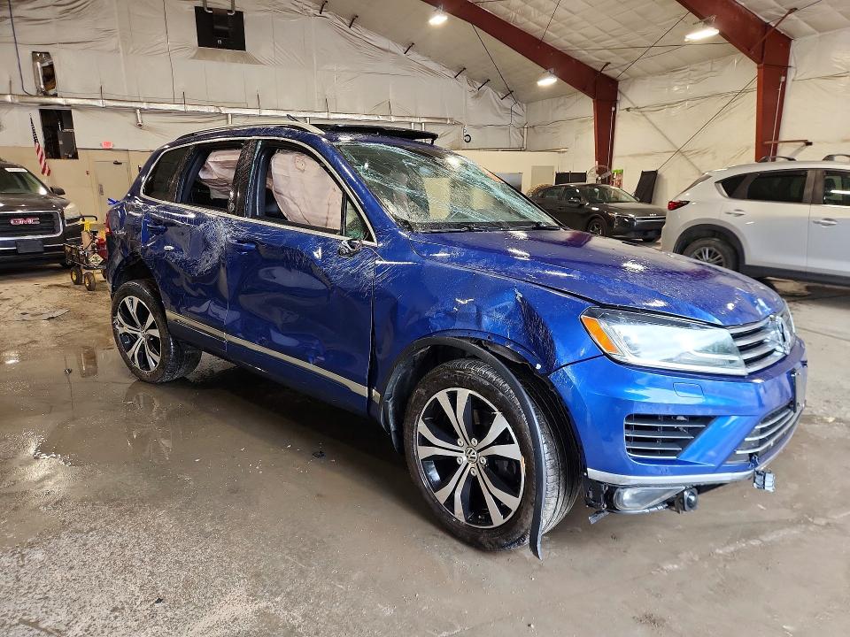 2017 Volkswagen Touareg მანქანა იყიდება აუქციონზე, vin: WVGRF7BP4HD006313, აუქციონის ნომერი: 66380146