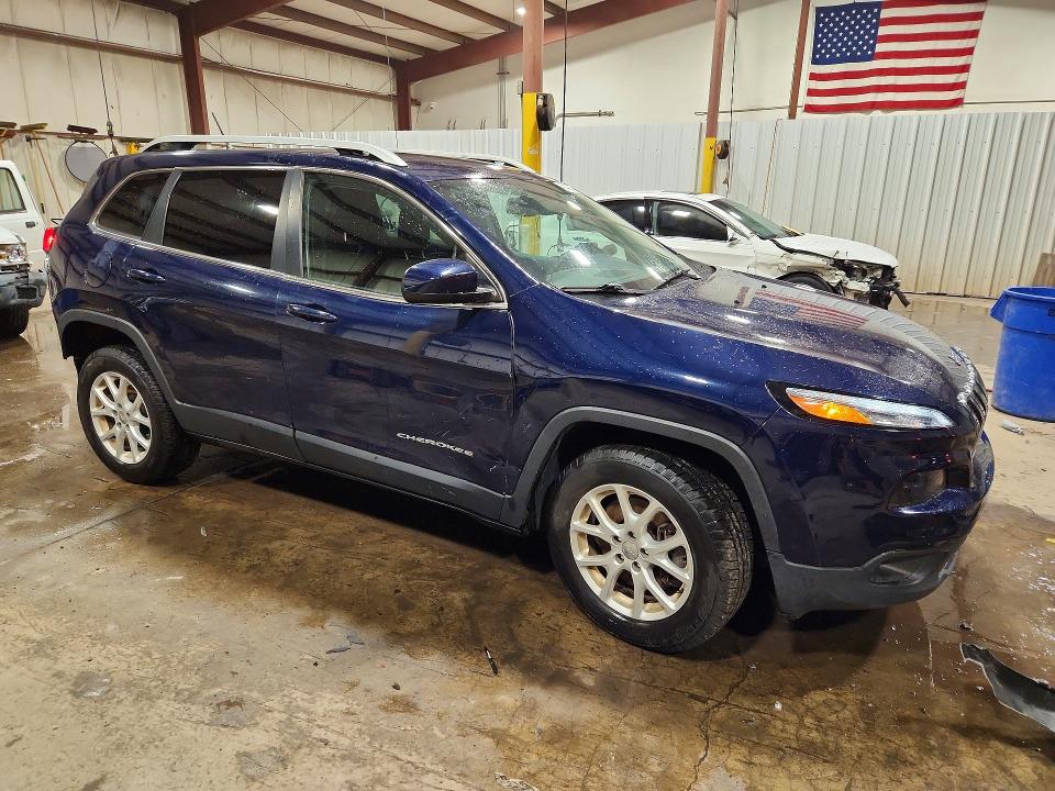 64223906 :رقم المزاد ، 1C4PJMCS6FW505630 vin ، 2015 Jeep Cherokee مزاد بيع