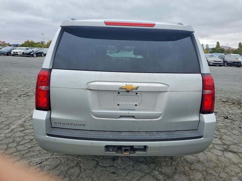 65225526 :رقم المزاد ، 1GNSKHKC8HR152891 vin ، 2017 Chevrolet Suburban مزاد بيع