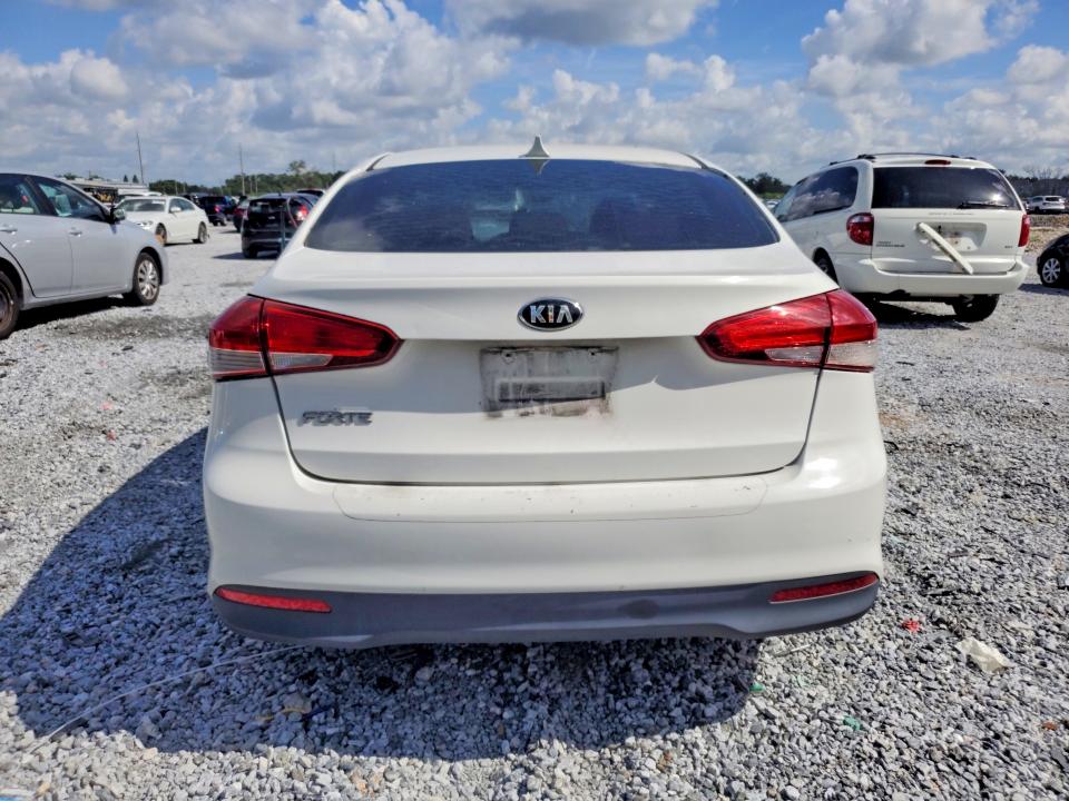 2017 Kia Forte მანქანა იყიდება აუქციონზე, vin: 3KPFK4A77HE107637, აუქციონის ნომერი: 64674726
