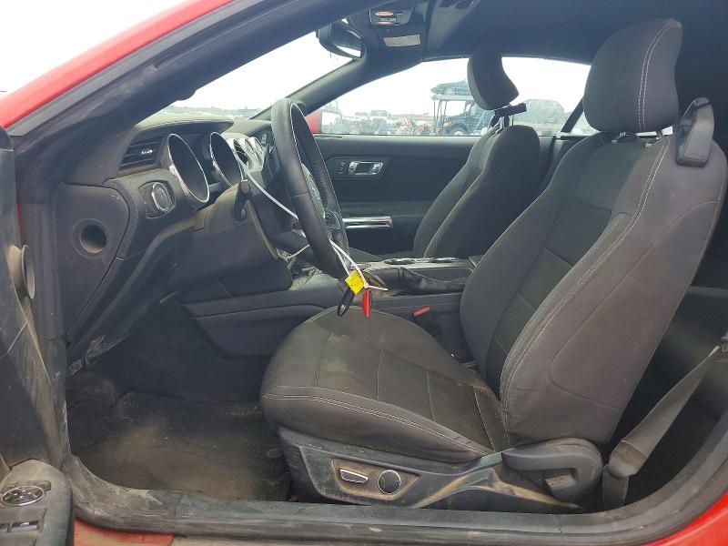 64225326 :رقم المزاد ، 1FATP8EMXF5331043 vin ، 2015 Ford Mustang مزاد بيع
