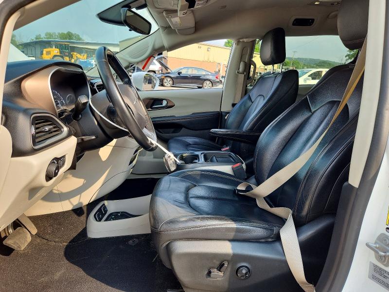 Auction sale of the 2017 Chrysler Pacifica, vin: 2C4RC1BG5HR756911, lot number: 63733326