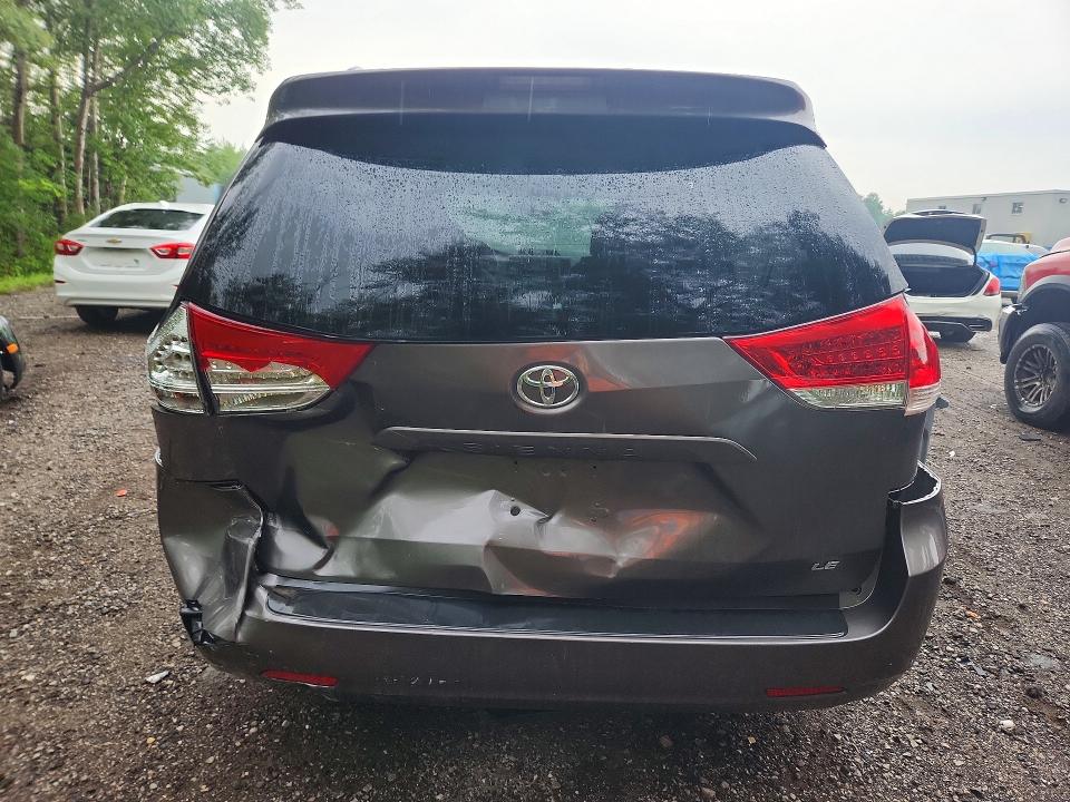 2011 Toyota Sienna მანქანა იყიდება აუქციონზე, vin: 5TDKA3DC1BS002044, აუქციონის ნომერი: 60180956