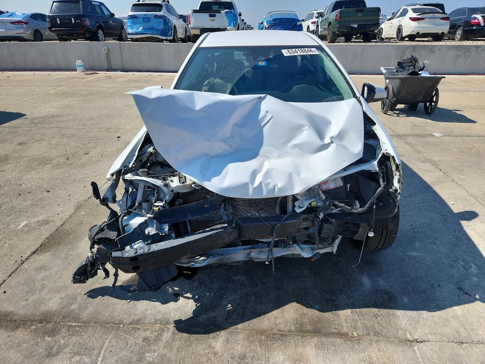 63418846 :رقم المزاد ، 2T1BURHE8JC121321 vin ، 2018 Toyota Corolla مزاد بيع