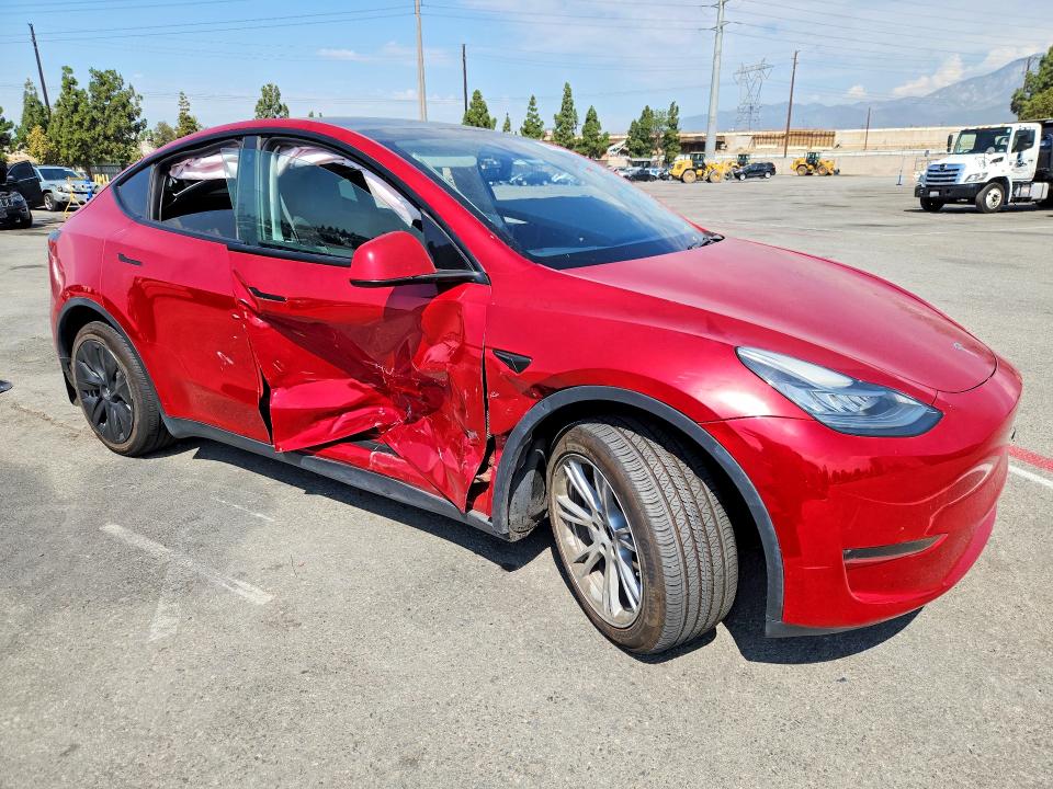 64849726 :رقم المزاد ، 7SAYGDEE4PA024159 vin ، 2023 Tesla Model Y مزاد بيع