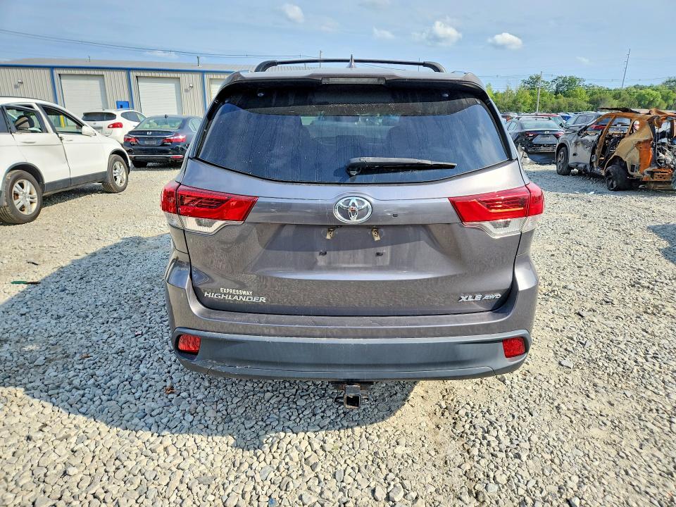 2018 Toyota Highlander მანქანა იყიდება აუქციონზე, vin: 5TDJZRFH6JS554170, აუქციონის ნომერი: 67002096