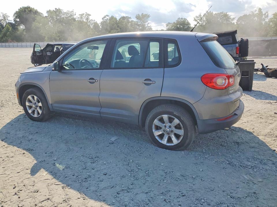 64943926 :رقم المزاد ، WVGAV7AXXAW511610 vin ، 2010 Volkswagen Tiguan مزاد بيع