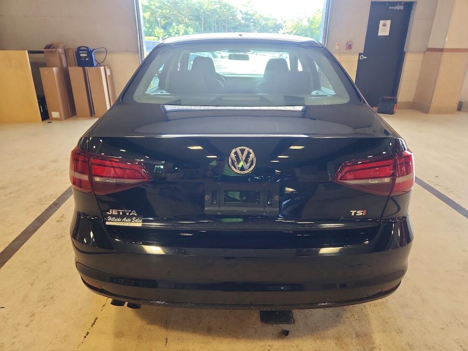 63025156 :رقم المزاد ، 3VW2B7AJ9HM395868 vin ، 2017 Volkswagen Jetta مزاد بيع