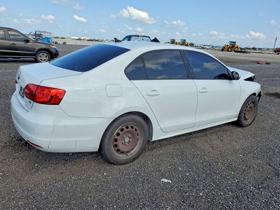 65183346 :رقم المزاد ، 3VWB17AJ3EM325796 vin ، 2014 Volkswagen Jetta مزاد بيع