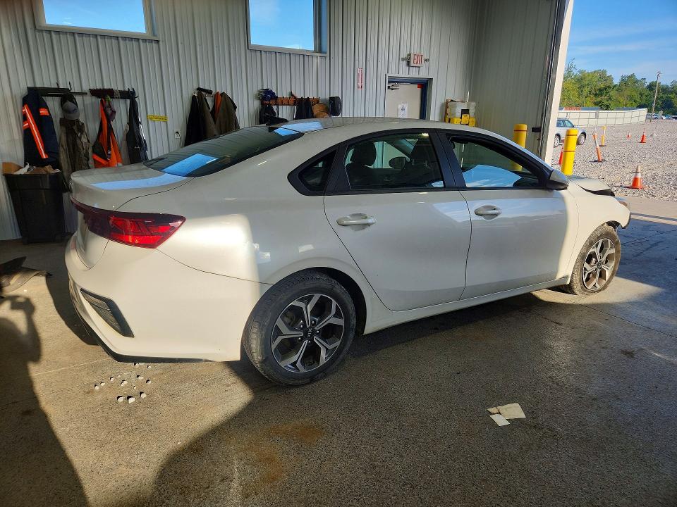 2021 Kia Forte მანქანა იყიდება აუქციონზე, vin: 3KPF24AD4ME395231, აუქციონის ნომერი: 65925466