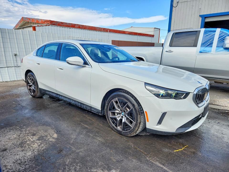 64131056 :رقم المزاد ، WBA43FJ05TCV65080 vin ، 2026 Bmw 530 مزاد بيع