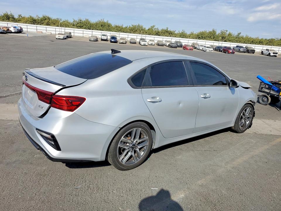2020 Kia Forte მანქანა იყიდება აუქციონზე, vin: 3KPF54AD1LE211675, აუქციონის ნომერი: 65344516