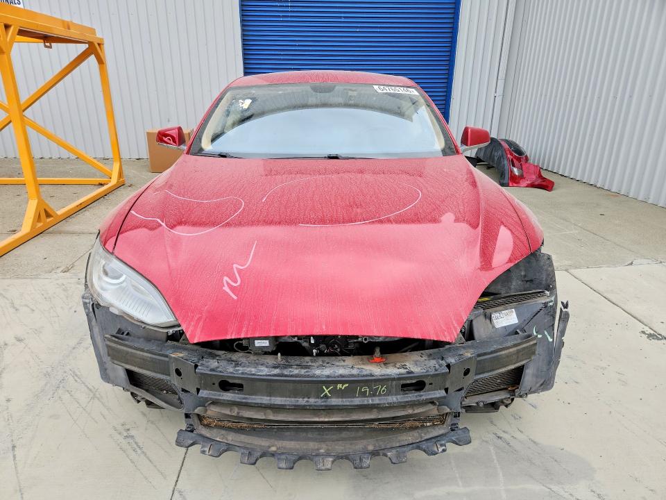 Продажа на аукционе авто 2014 Tesla Model S, vin: 5YJSA1H17EFP52263, номер лота: 64765146