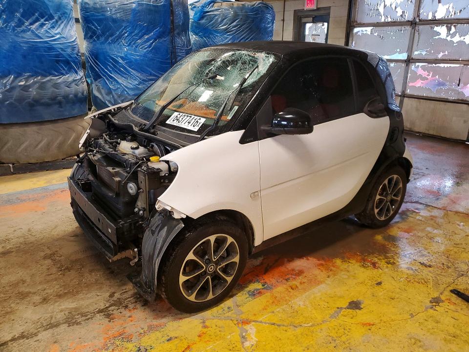 64377416 :رقم المزاد ، WMEFJ5DA2GK045951 vin ، 2016 Smart Fortwo مزاد بيع