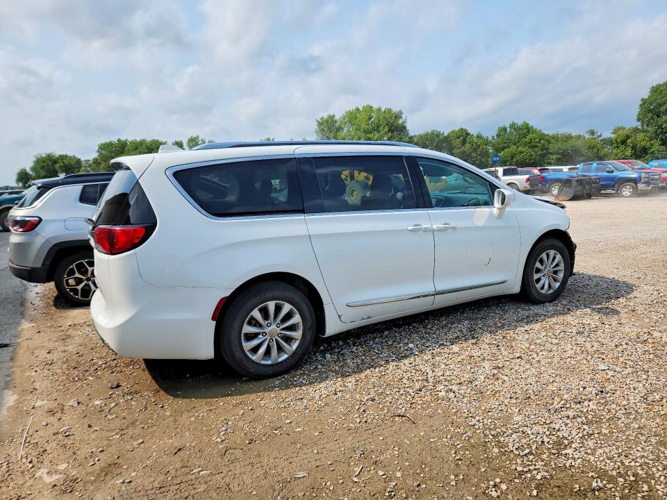 62945056 :رقم المزاد ، 2C4RC1BG4JR106893 vin ، 2018 Chrysler Pacifica مزاد بيع