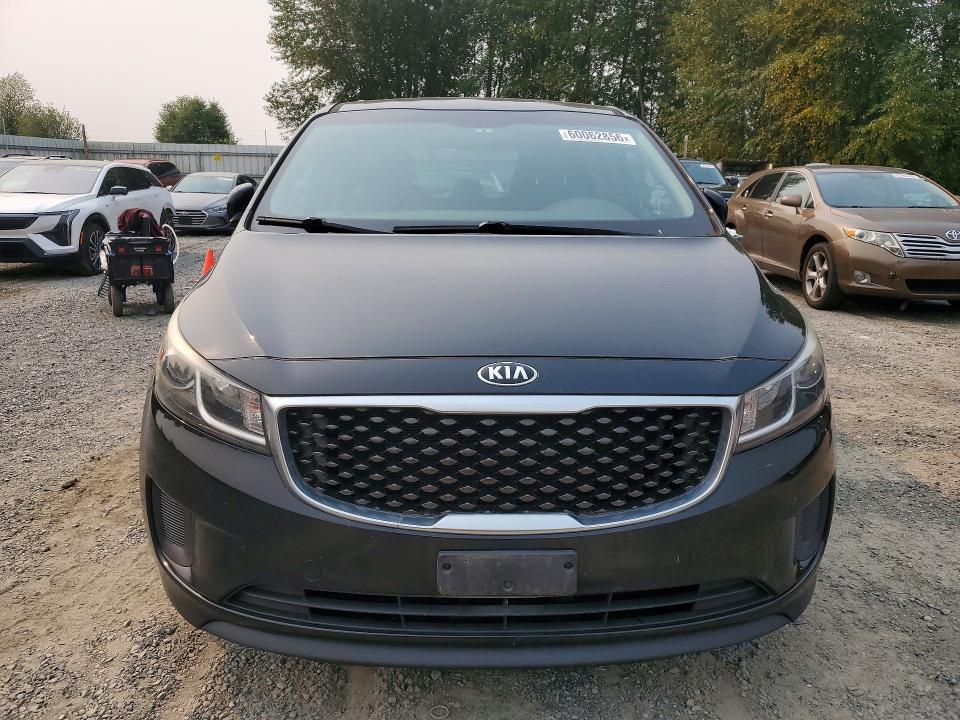 60062856 :رقم المزاد ، KNDMB5C14F6036793 vin ، 2015 Kia Sedona مزاد بيع