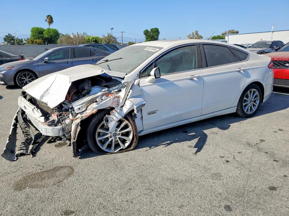 56137046 :رقم المزاد ، 3FA6P0SU6HR141839 vin ، 2017 Ford Fusion مزاد بيع