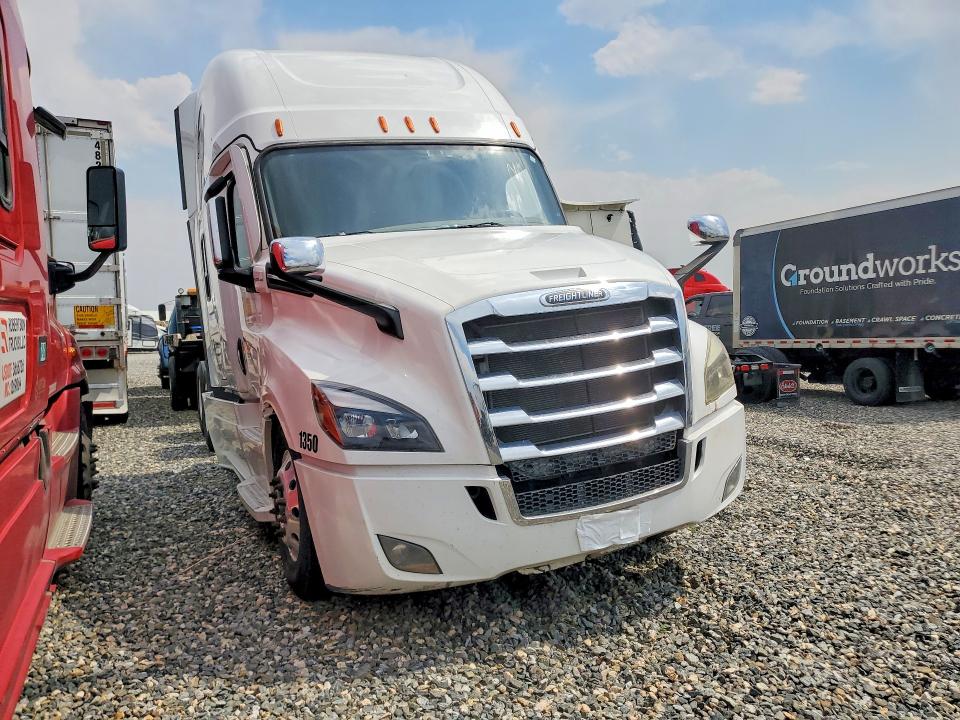 63917236 :رقم المزاد ، 3AKJHHDR1MSMA6399 vin ، 2021 Freightliner Cascadia 126 مزاد بيع