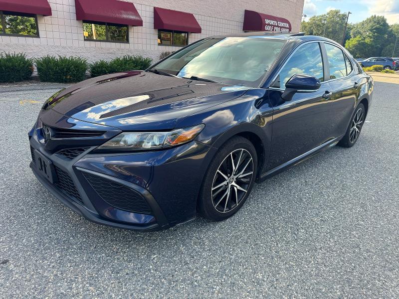 67026236 :رقم المزاد ، 4T1G11BK5NU050761 vin ، 2022 Toyota Camry مزاد بيع