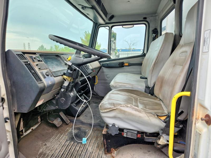 Продажа на аукционе авто 2002 Freightliner Medium Conventional, vin: 1FVABSAK52HK15442, номер лота: 63989686