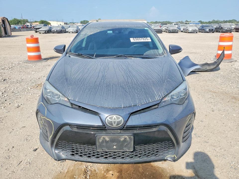 63697826 :رقم المزاد ، 5YFBURHE8HP710122 vin ، 2017 Toyota Corolla مزاد بيع