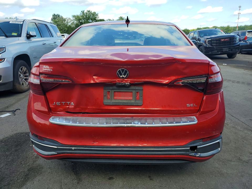 64927626 :رقم المزاد ، 3VWGM7BU0NM032637 vin ، 2022 Volkswagen Jetta مزاد بيع