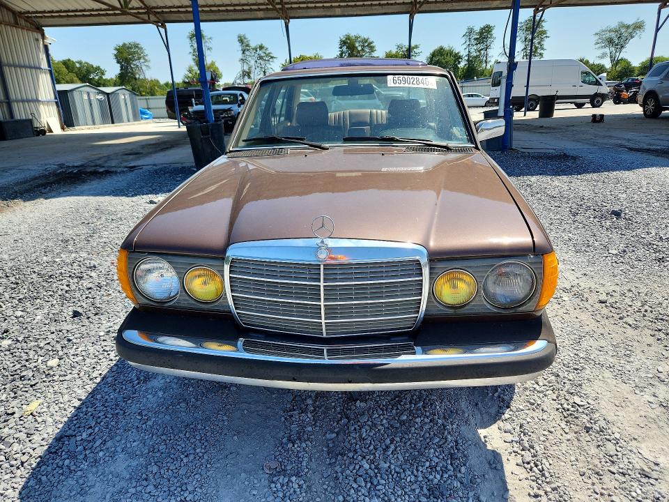 1985 Mercedes-benz 300 მანქანა იყიდება აუქციონზე, vin: WDBAB33CXFA272238, აუქციონის ნომერი: 65902846