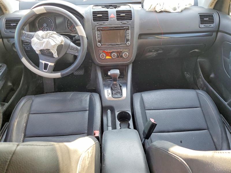 63841426 :رقم المزاد ، 3VWRL7AJ6AM020229 vin ، 2010 Volkswagen Jetta مزاد بيع