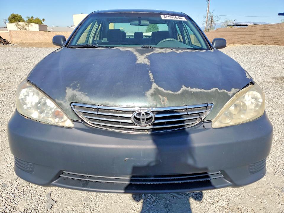 65082046 :رقم المزاد ، 4T1BE32KX5U406955 vin ، 2005 Toyota Camry مزاد بيع