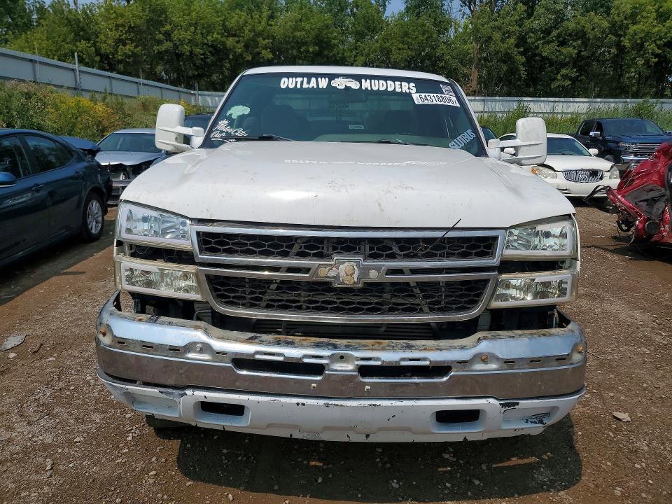 Продаж на аукціоні авто 2005 Chevrolet Silverado, vin: 1GCHK39275E232852, номер лоту: 64318806
