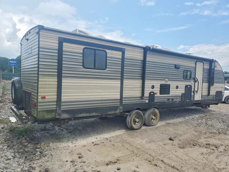 64197336 :رقم المزاد ، 4X4TCKF24JX129242 vin ، 2018 Forest River 304bs مزاد بيع