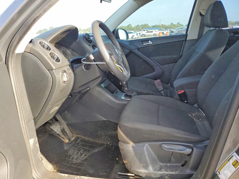 65748636 :رقم المزاد ، WVGAV7AXXHK047543 vin ، 2017 Volkswagen Tiguan مزاد بيع