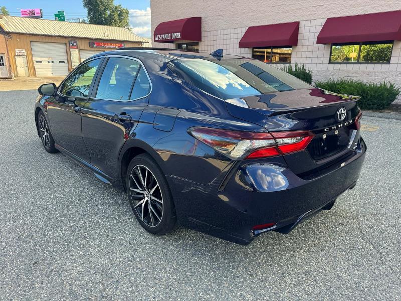 67026236 :رقم المزاد ، 4T1G11BK5NU050761 vin ، 2022 Toyota Camry مزاد بيع