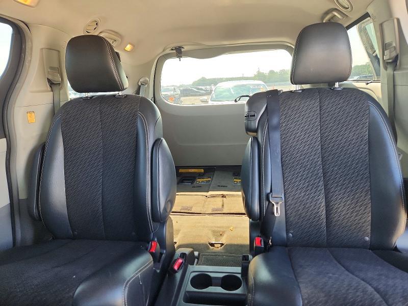 63648666 :رقم المزاد ، 5TDXK3DC0CS239841 vin ، 2012 Toyota Sienna مزاد بيع