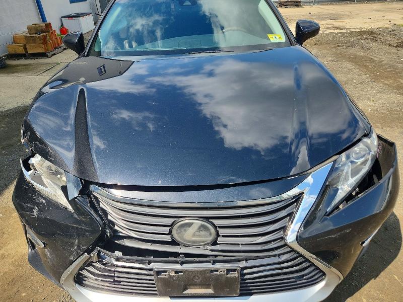 63811946 :رقم المزاد ، 58ABK1GG4HU066555 vin ، 2017 Lexus Es مزاد بيع