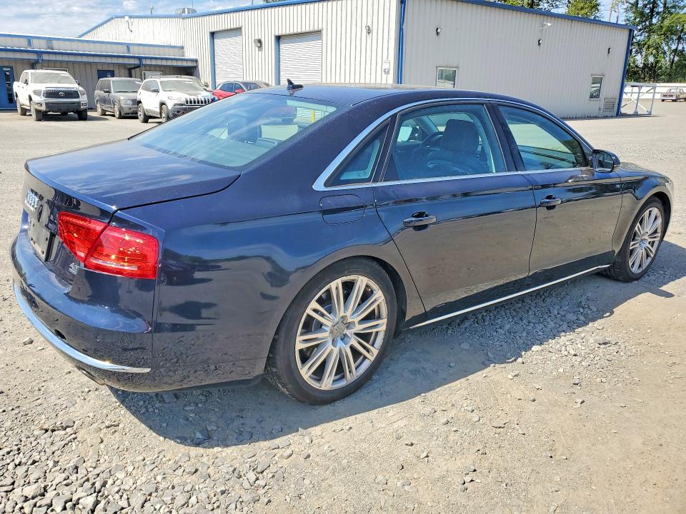 65051716 :رقم المزاد ، WAURVAFD4BN018643 vin ، 2011 Audi A8 مزاد بيع