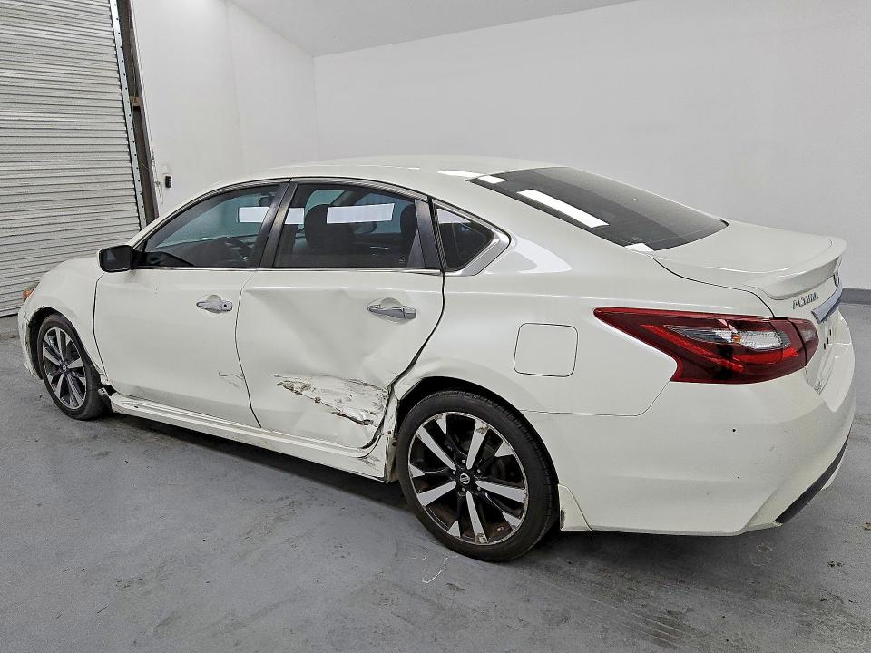 59090156 :رقم المزاد ، 1N4AL3AP0JC138538 vin ، 2018 Nissan Altima مزاد بيع