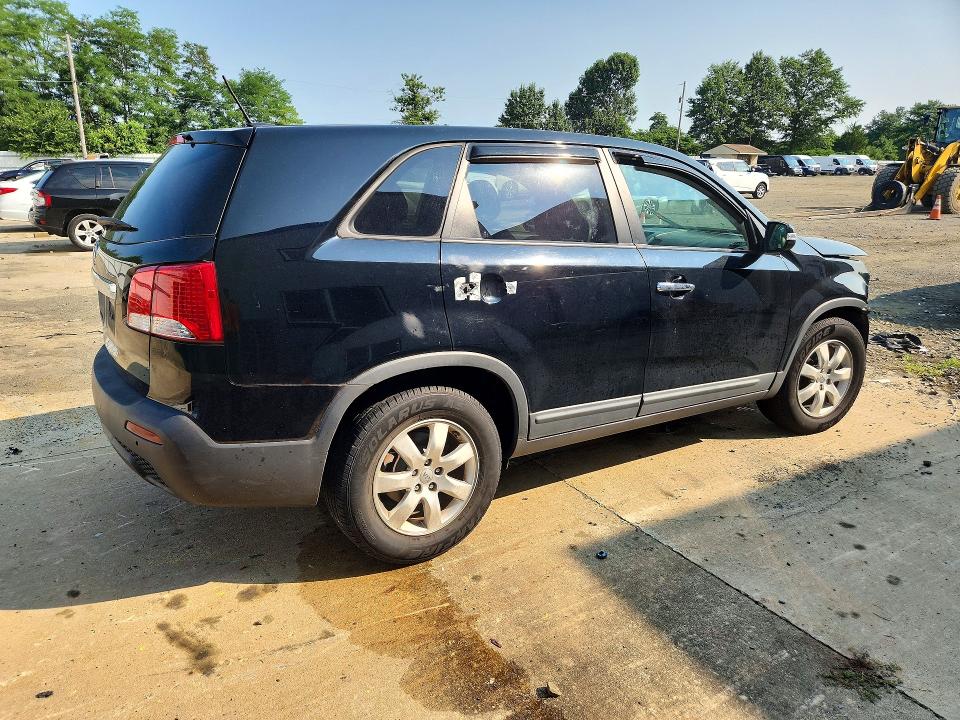 2013 Kia Sorento მანქანა იყიდება აუქციონზე, vin: 5XYKT3A19DG415004, აუქციონის ნომერი: 64511916