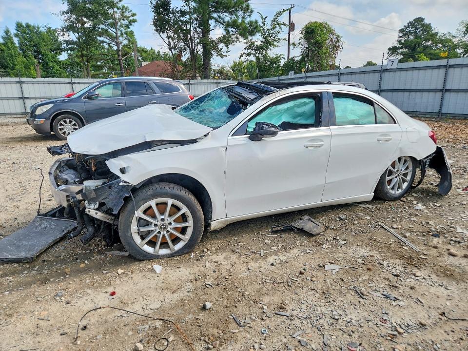 64312926 :رقم المزاد ، W1K3G4FB3LJ211898 vin ، 2020 Mercedes-benz A مزاد بيع