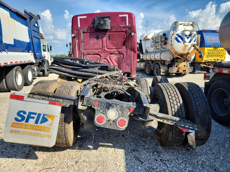 2022 Freightliner Cascadia 126 მანქანა იყიდება აუქციონზე, vin: 1FUJHHDV8NLNA8308, აუქციონის ნომერი: 63652006